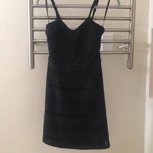 Short black summer Guess dress with embroidery 👗